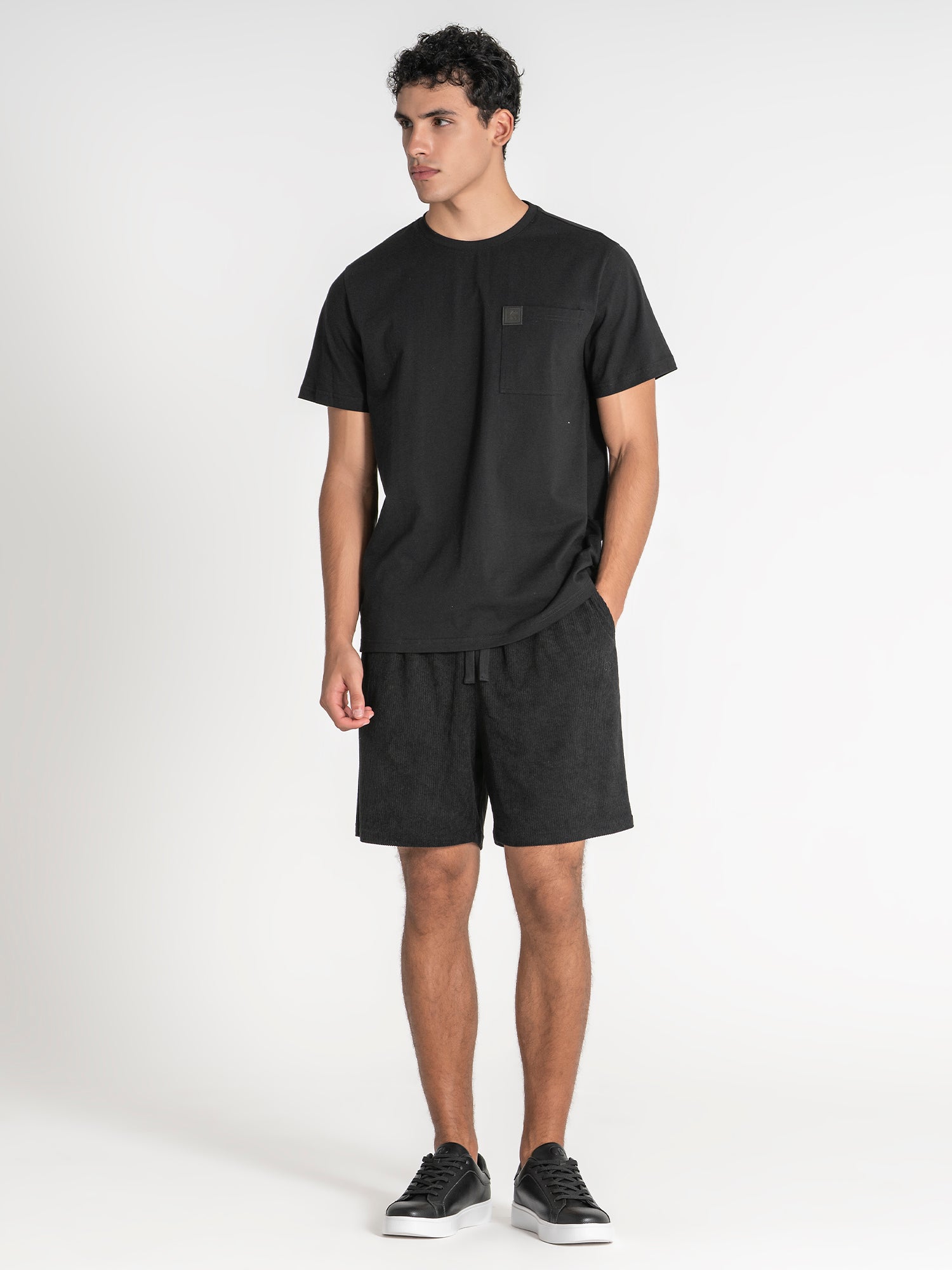t-shirts / Black Pocket Tee