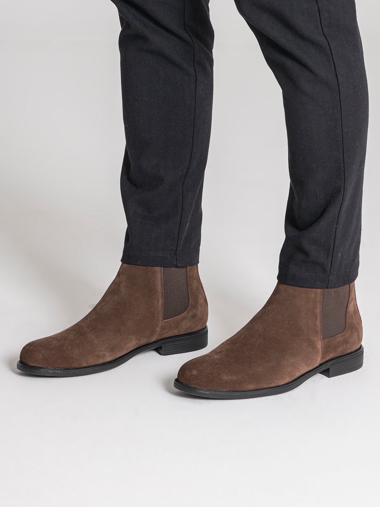 sneakers / Brown Smart Boots