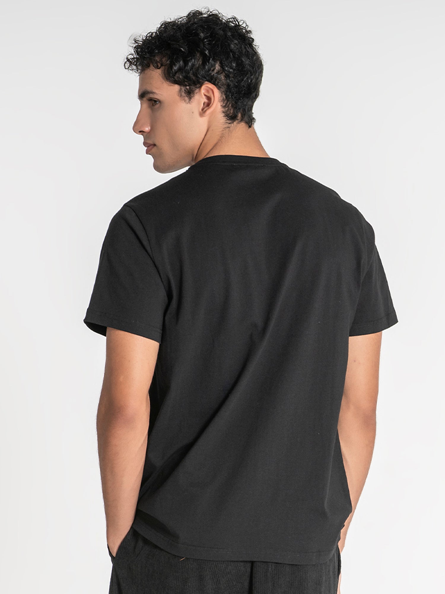 t-shirts / Black Pocket Tee