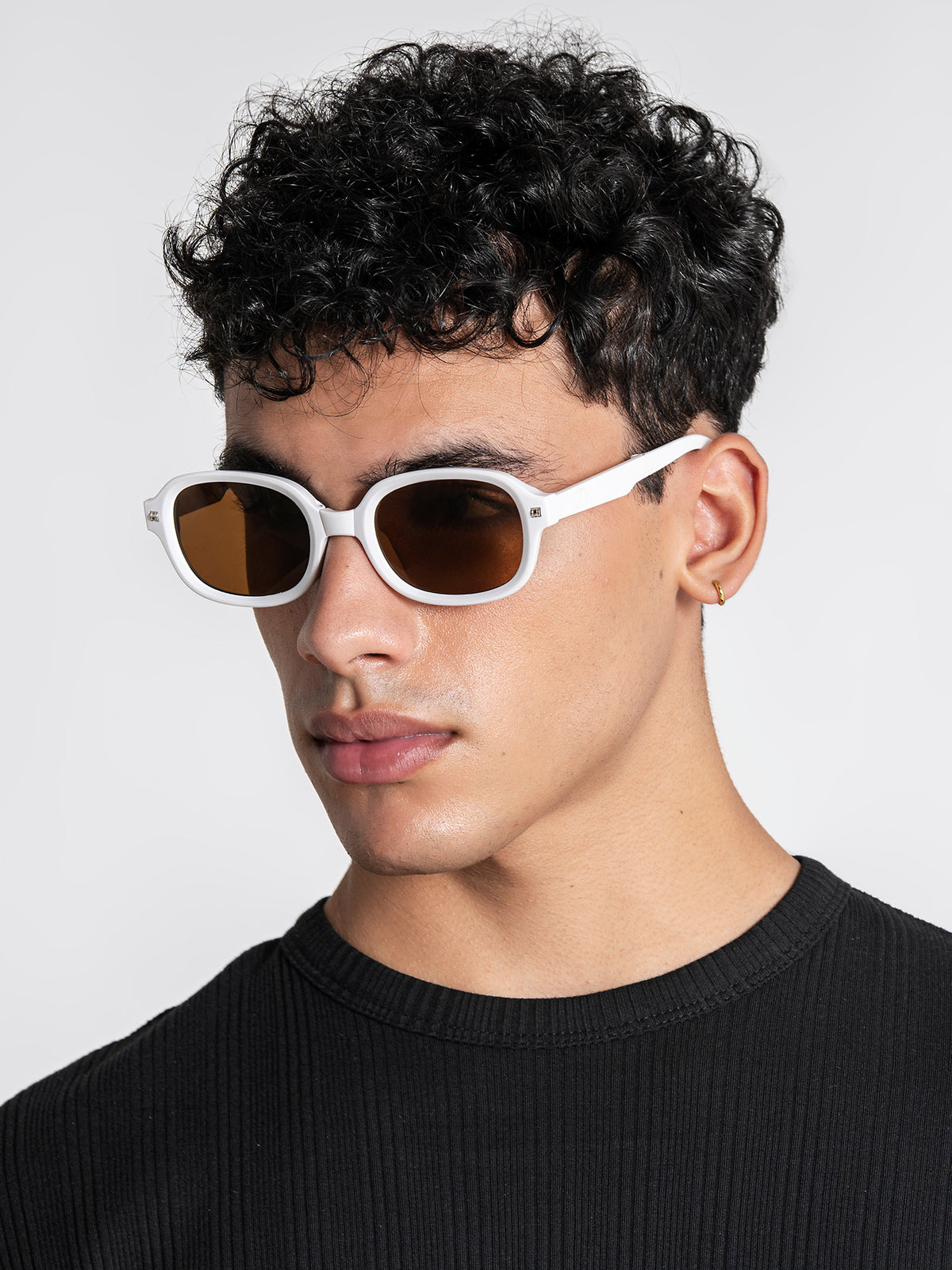 sunglasses / Beige Oval Sunglasses