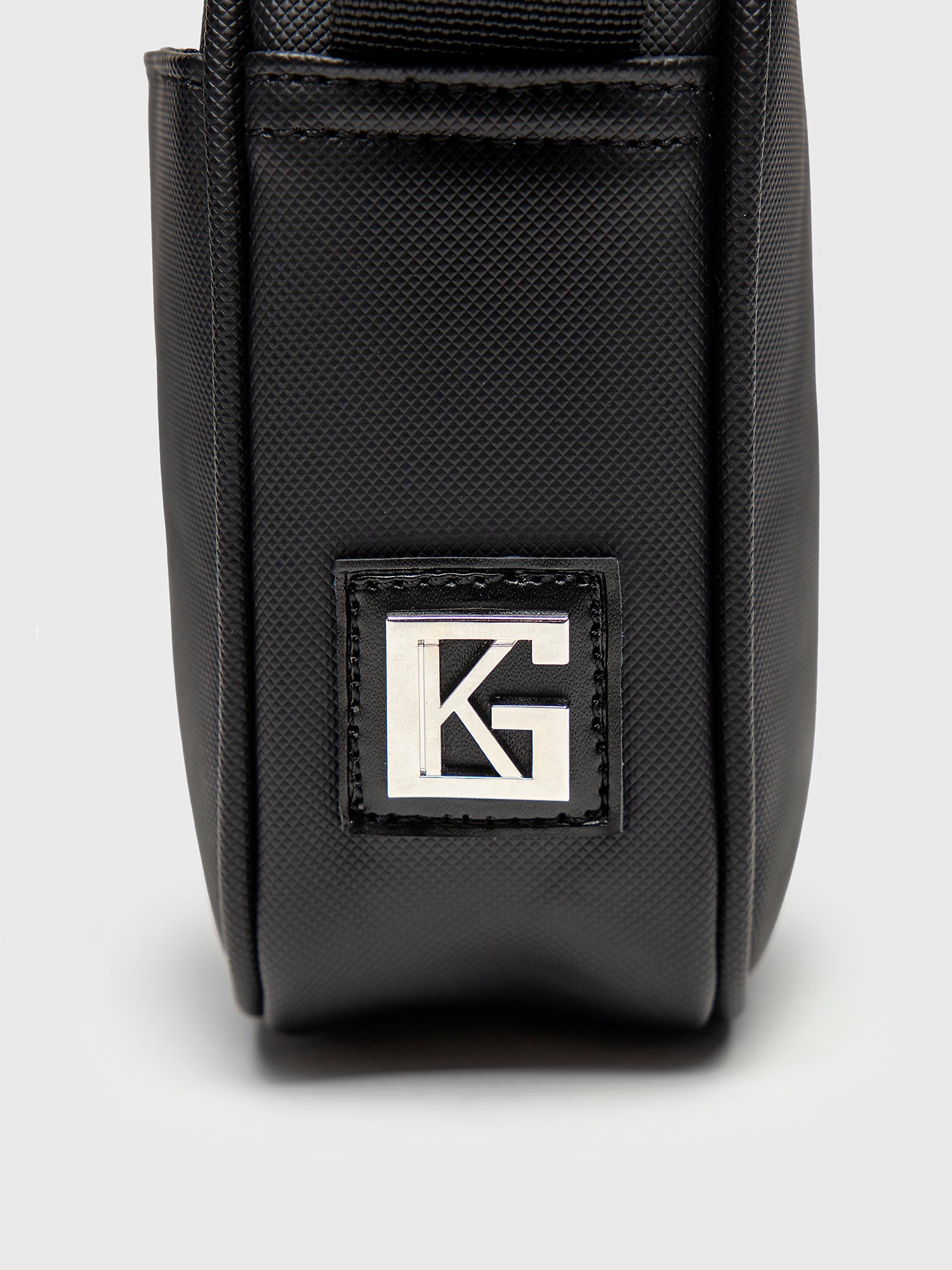 bags / Black iD Shoulder Bag