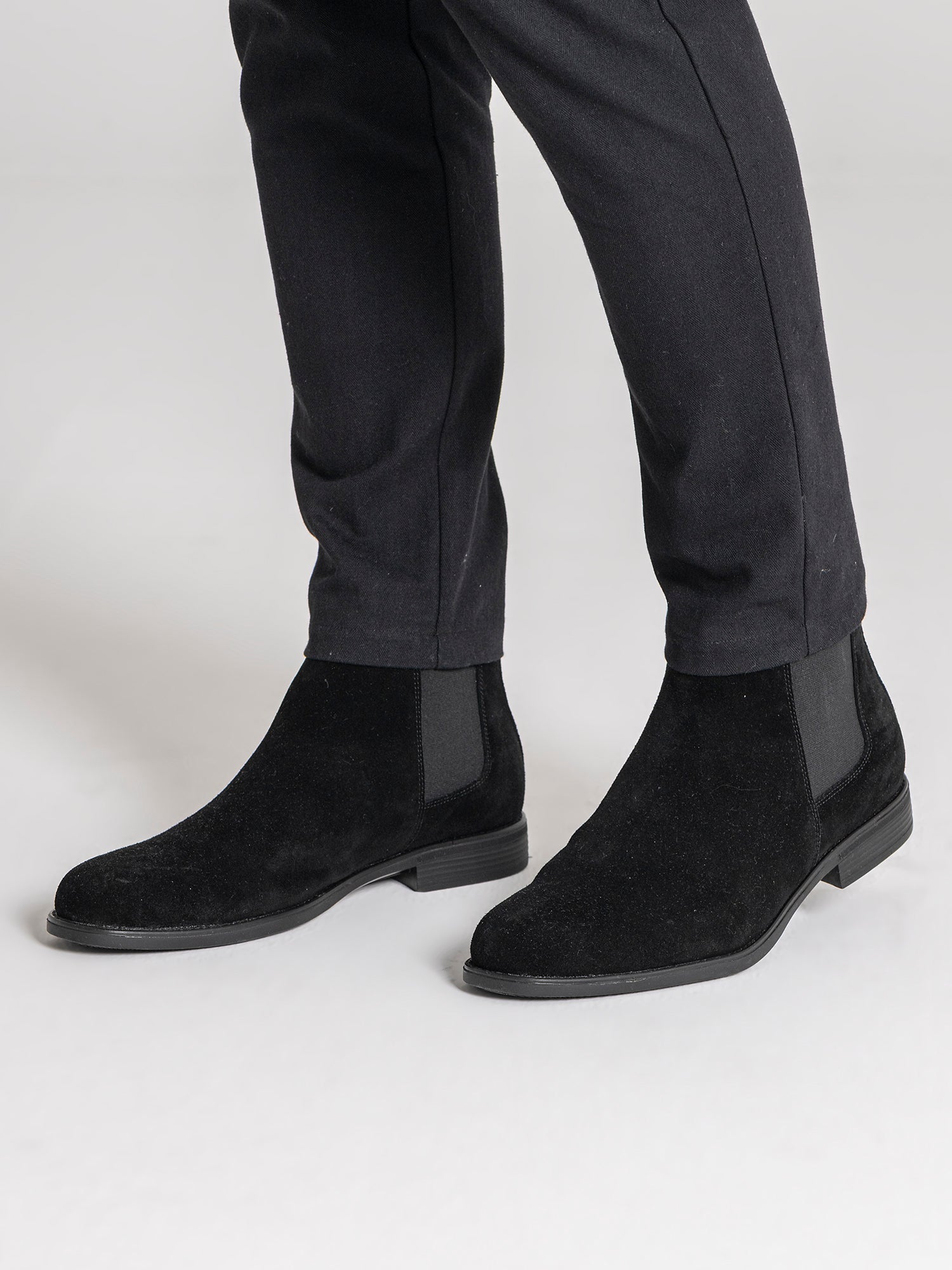 sneakers / Black Smart Boots