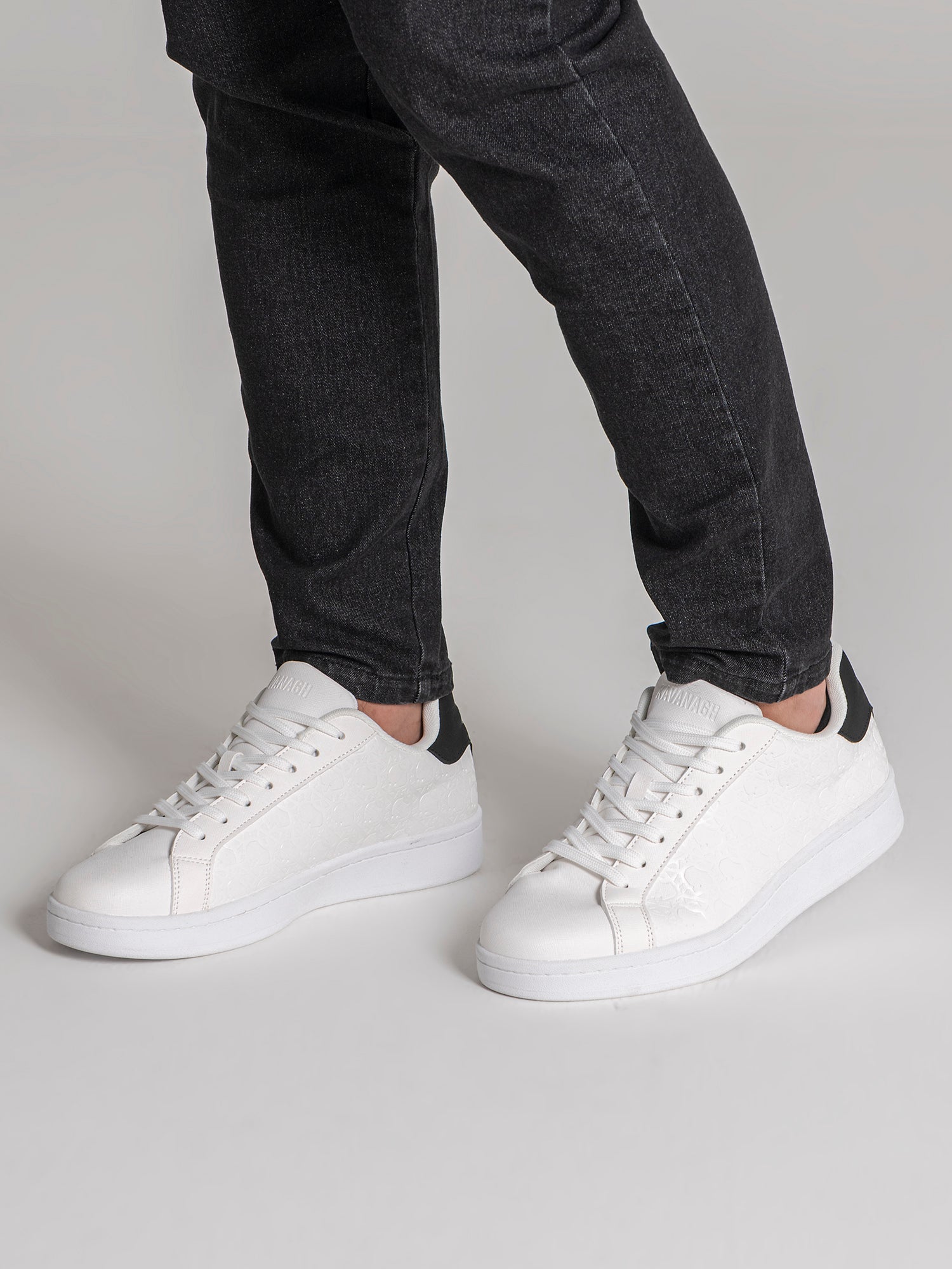 sneakers / White Insignia Sneakers